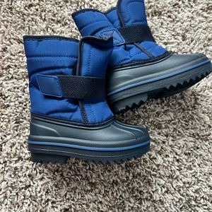 Toddler boy size 6 snow boots